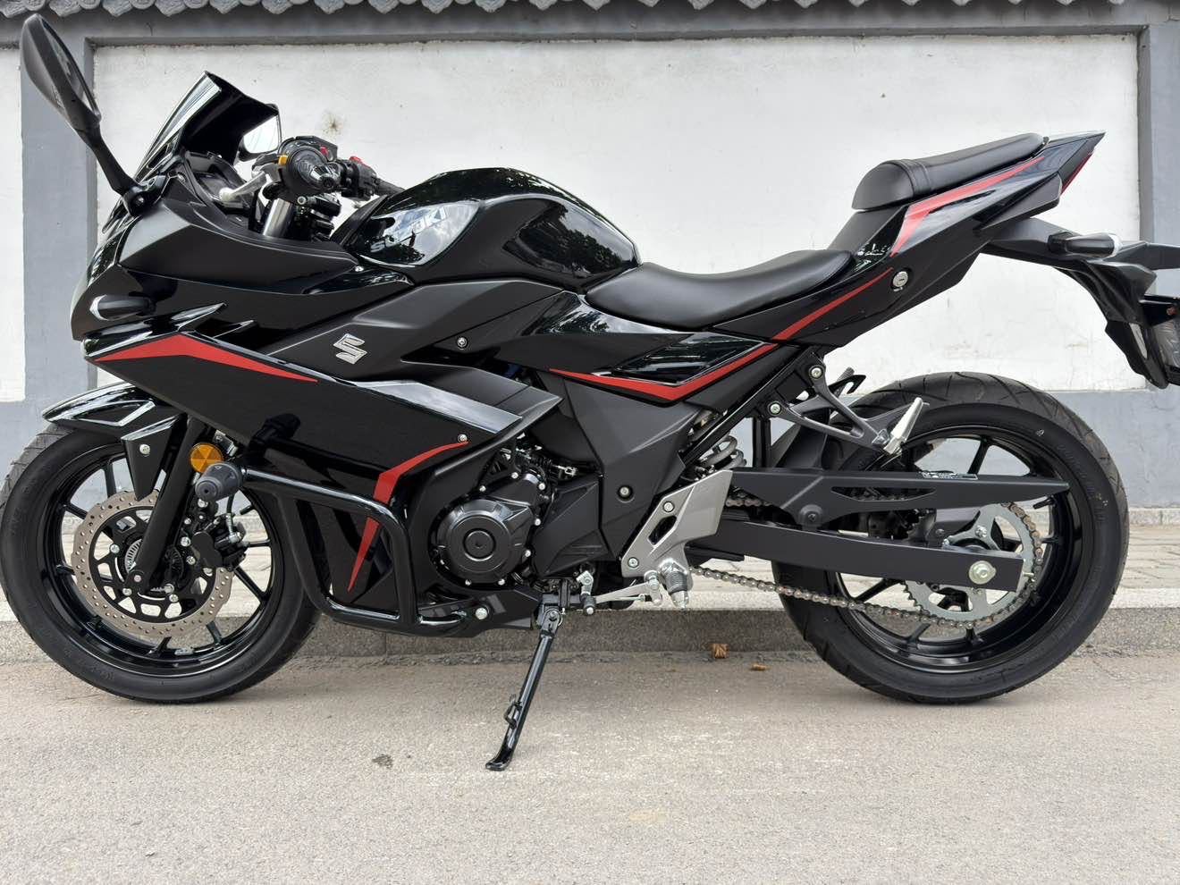 豪爵铃木 GSX250R