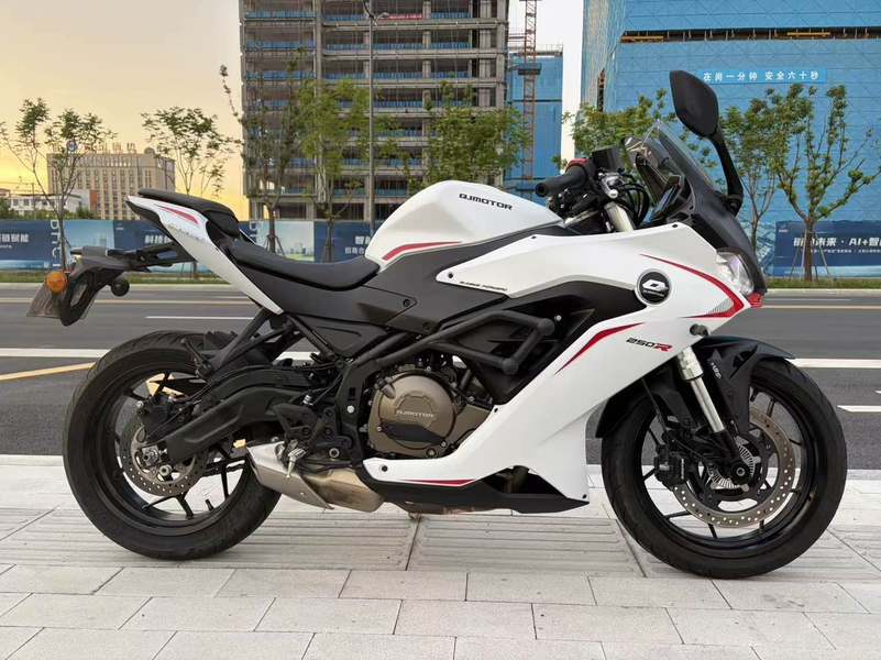QJMOTOR 赛250