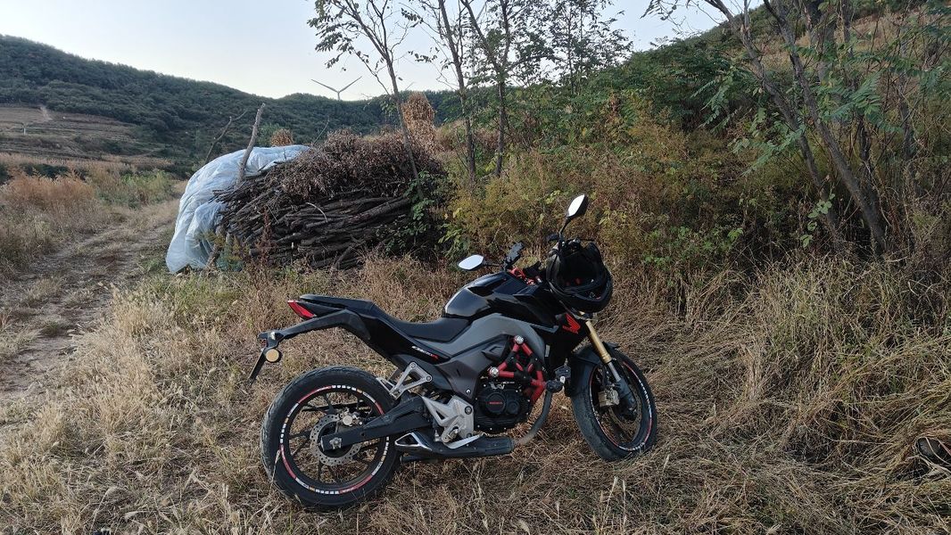 五羊本田 CB190R 暴锋眼