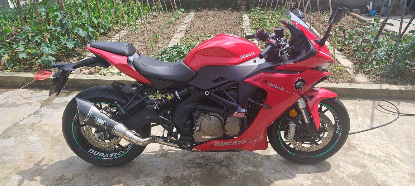 QJMOTOR 赛600