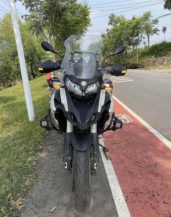 贝纳利 金鹏 TRK502