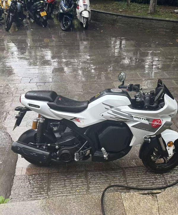 QJMOTOR 小飞侠