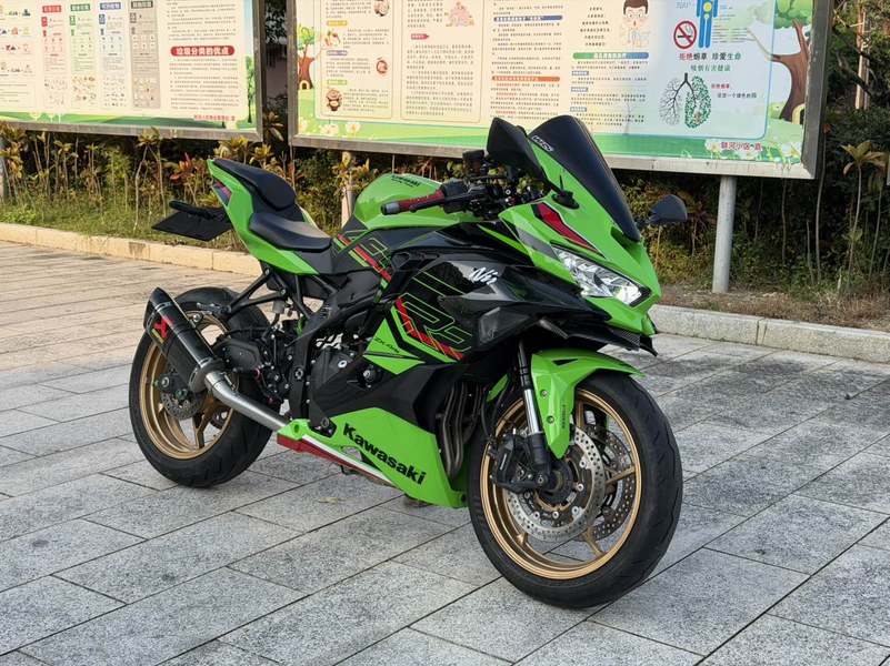 川崎 ZX-4R