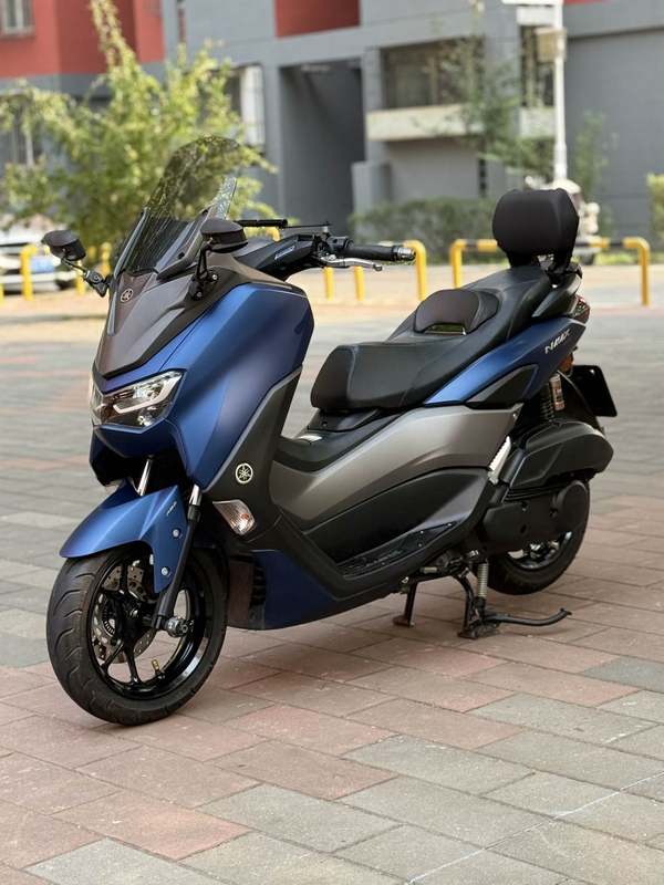 雅马哈 NMAX