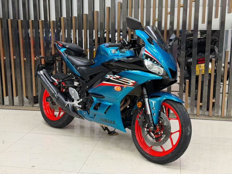 雅马哈 YZF-R3