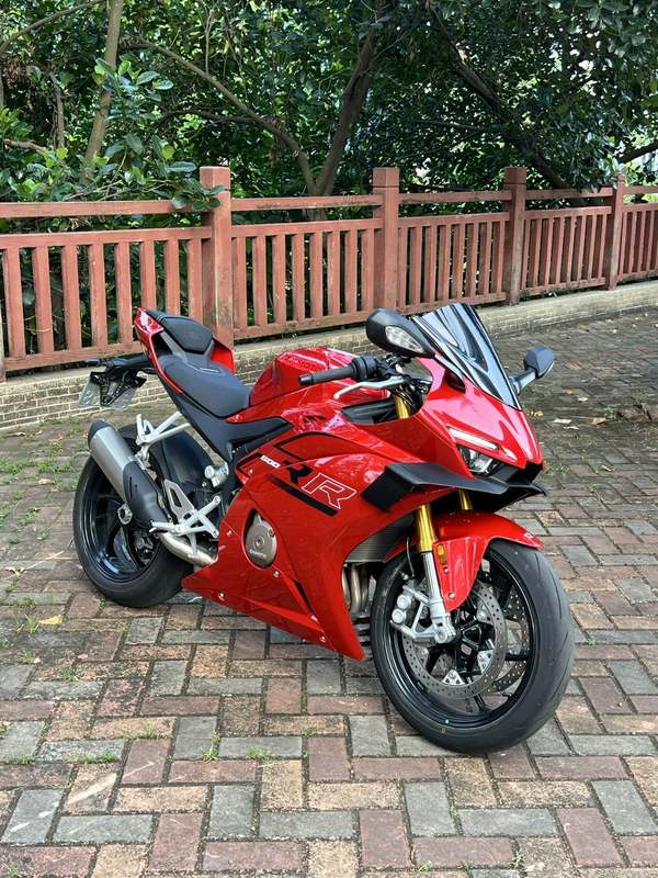 张雪机车 500RR