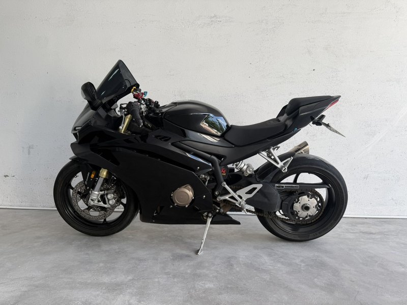 张雪机车 500RR