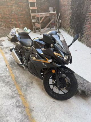 豪爵铃木 GSX250R