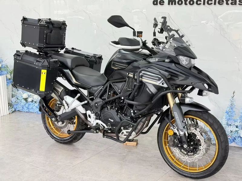 贝纳利 TRK552