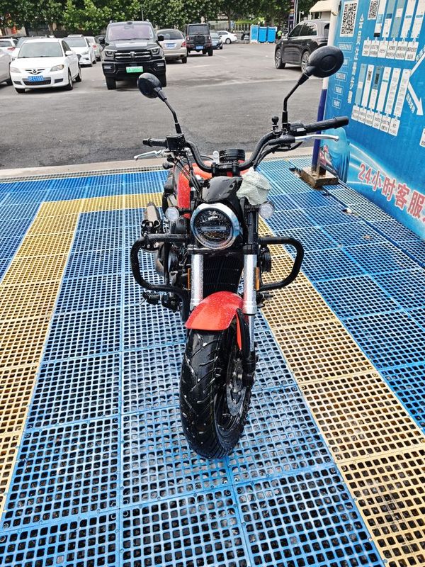 QJMOTOR 闪300S