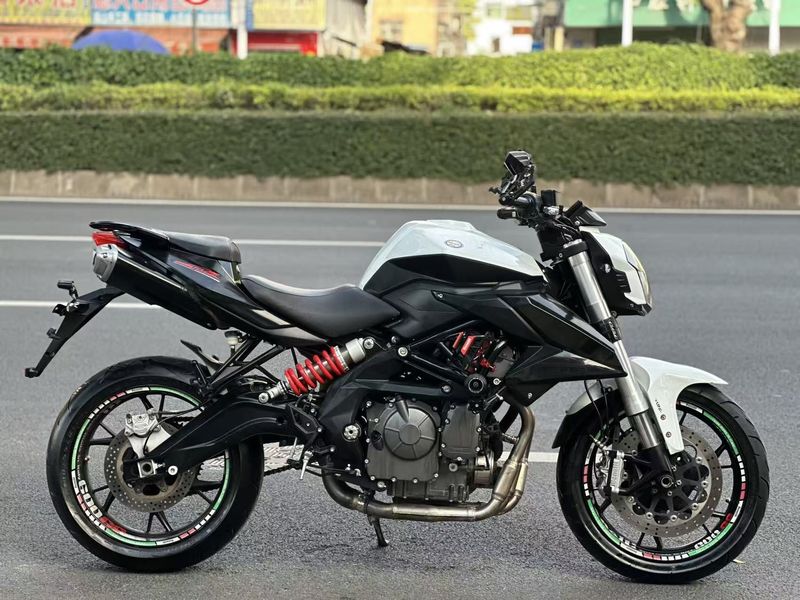 贝纳利 TNT600i