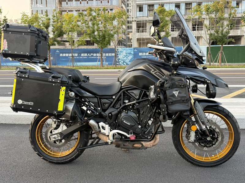贝纳利 TRK702