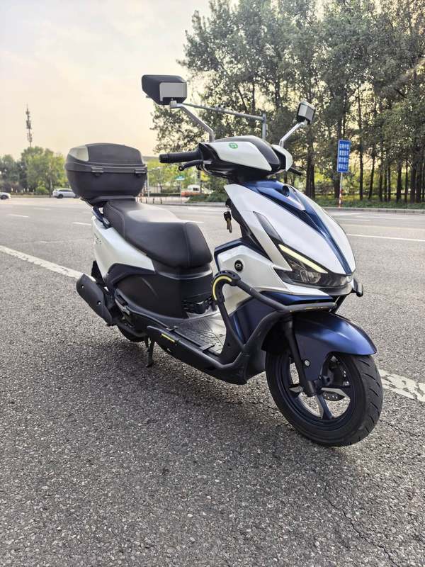 QJMOTOR 鸿125