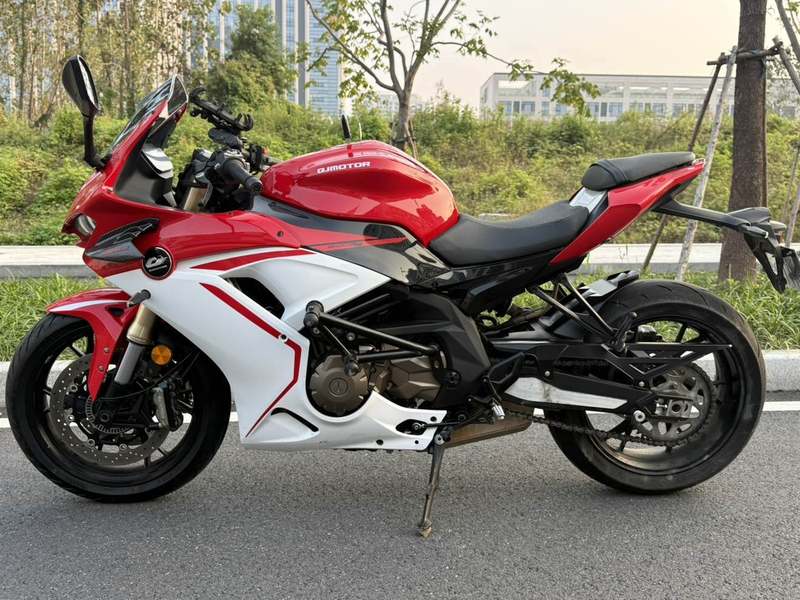 QJMOTOR 赛600