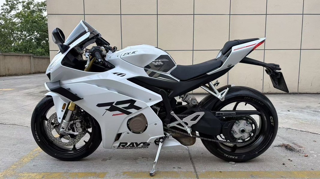 张雪机车 500RR