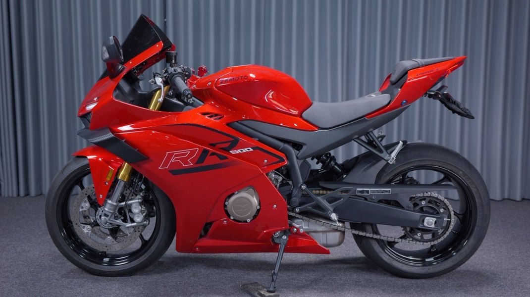 张雪机车 500RR