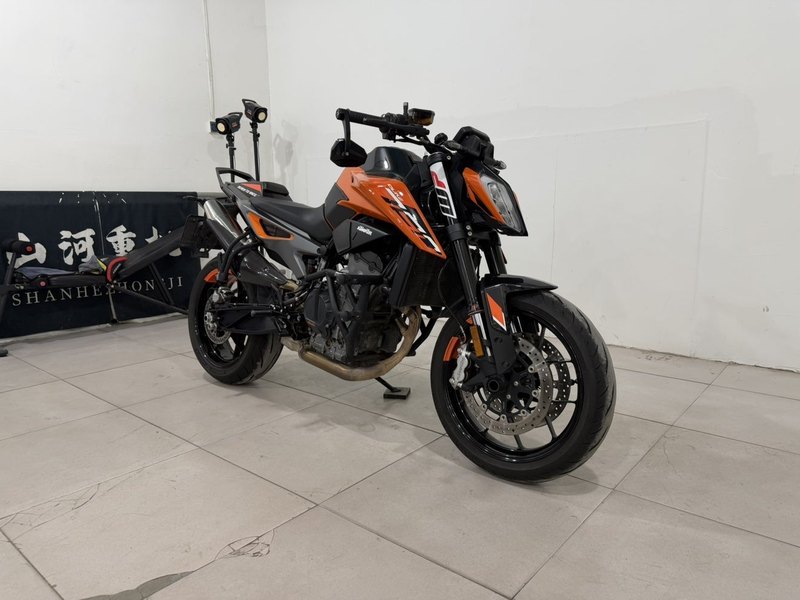KTMR2R 790 Duke