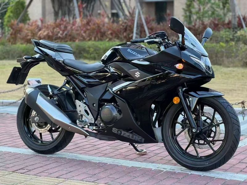豪爵铃木 GSX250R