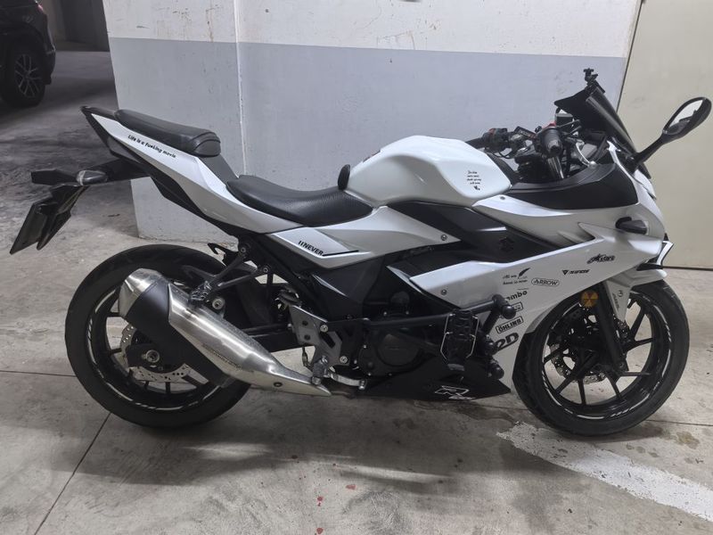 豪爵铃木 GSX250R
