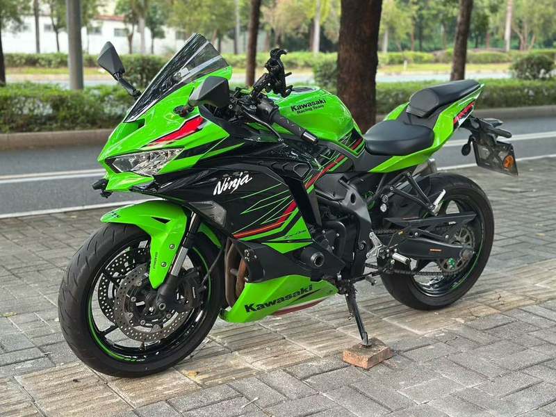 川崎 ZX-4R