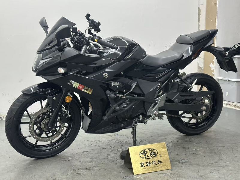 豪爵铃木 GSX250R