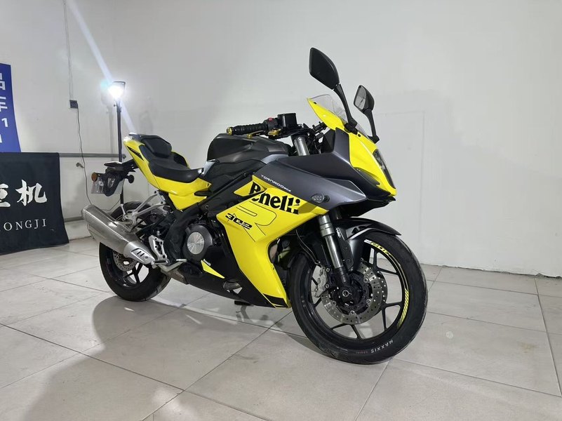贝纳利 龙卷风 Tornado 302R