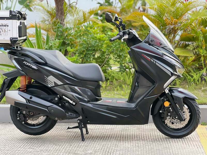 QJMOTOR 鸿250