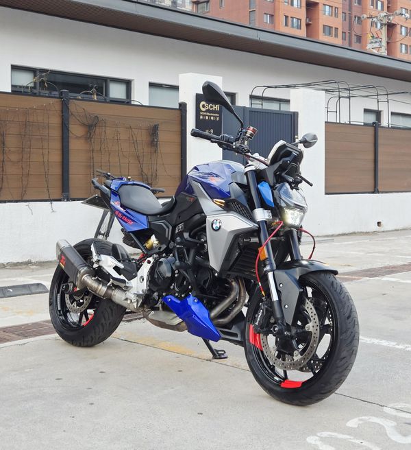 宝马 F 900 R