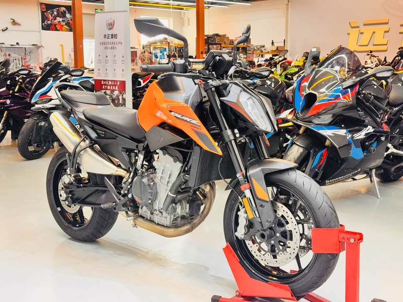KTMR2R 790 Duke