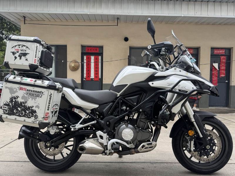 贝纳利 金鹏 TRK502