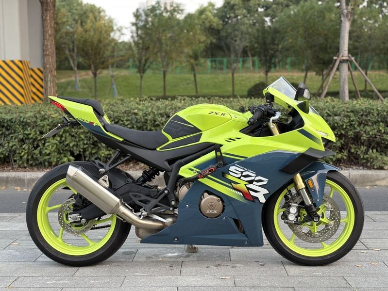 张雪机车 500RR