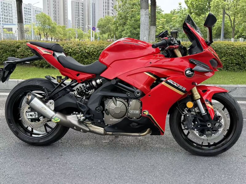 QJMOTOR 赛600
