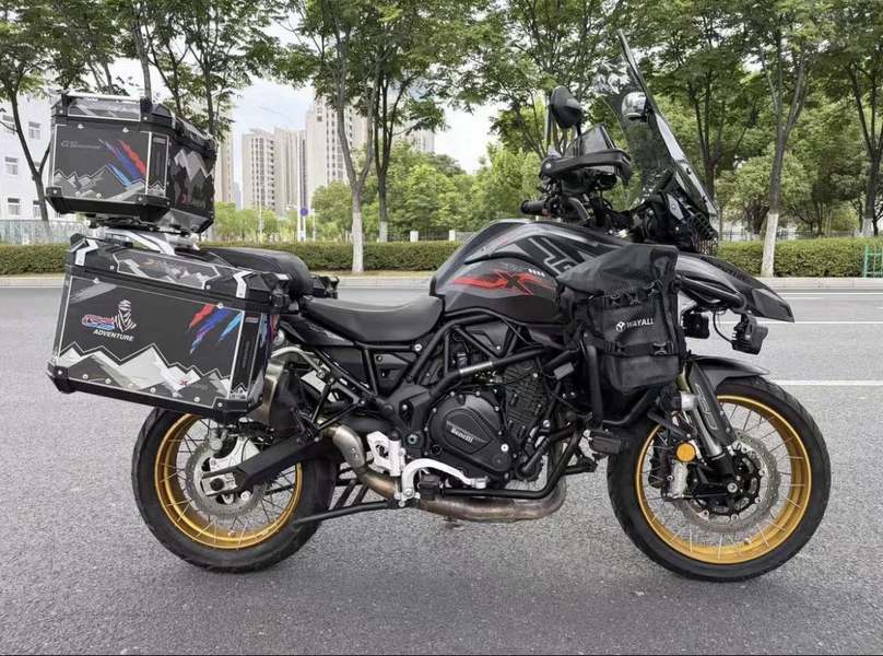 贝纳利 TRK702
