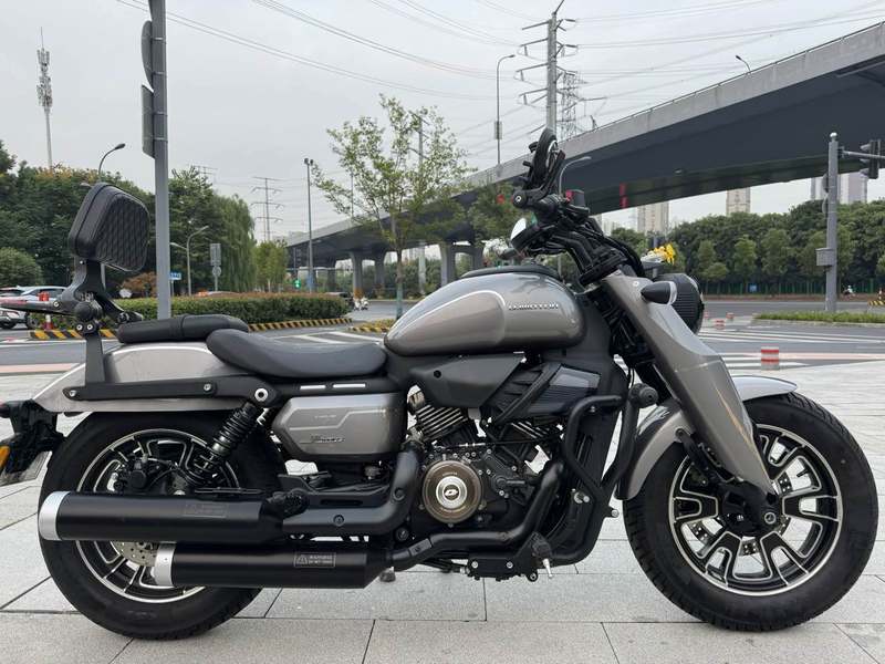 QJMOTOR 闪400
