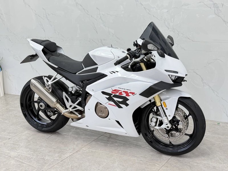 张雪机车 500RR