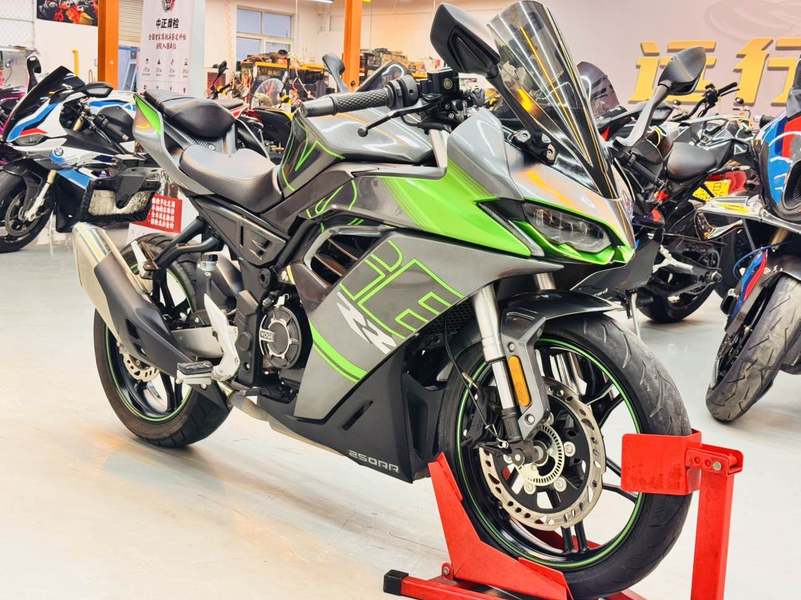 无极 250RR