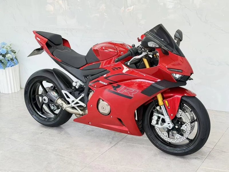 张雪机车 500RR