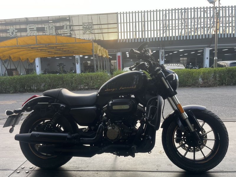 QJMOTOR 闪300S