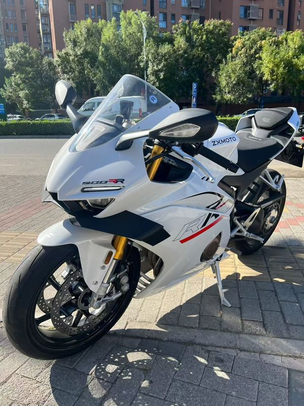 张雪机车 500RR