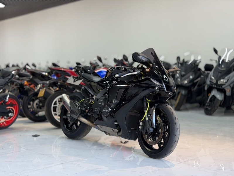 雅马哈 YZF-R1