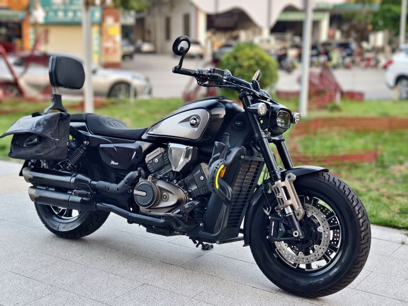 QJMOTOR 闪600