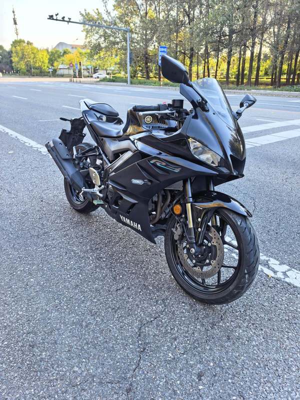 雅马哈 YZF-R3