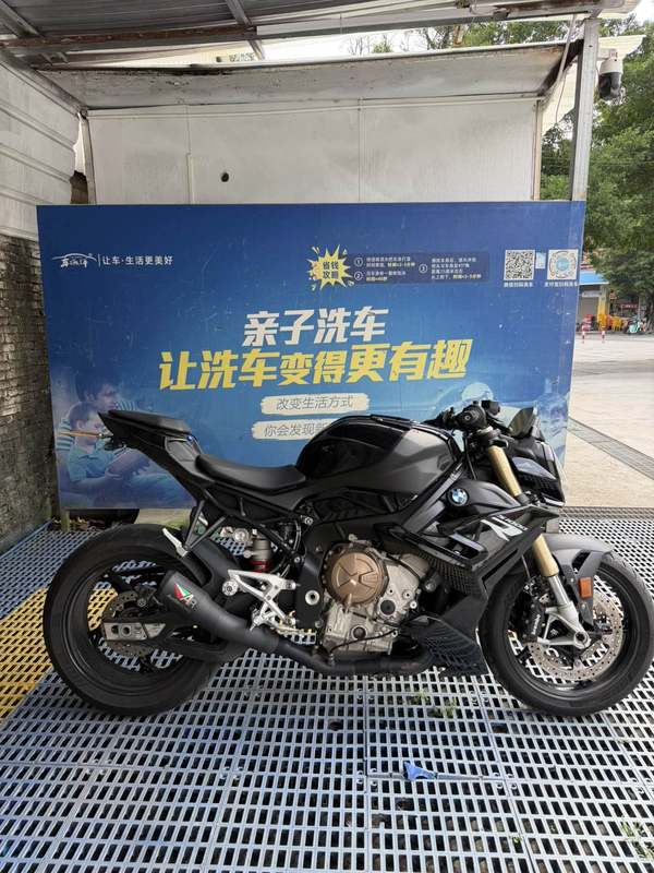 宝马 S 1000 R