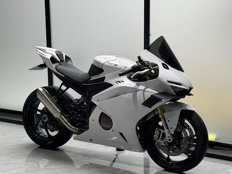 张雪机车 500RR
