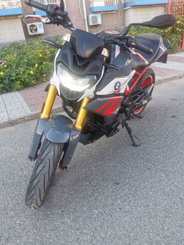 宝马 G 310 R