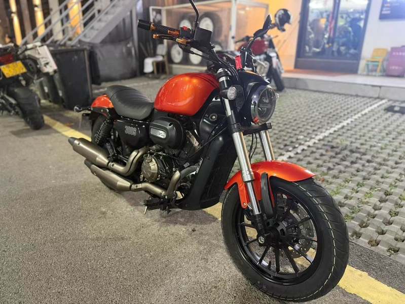 QJMOTOR 闪300S