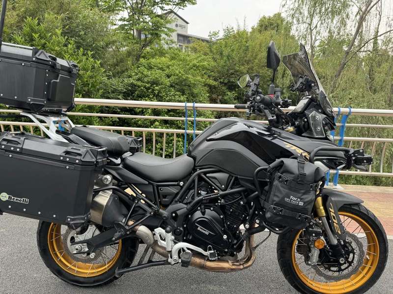 贝纳利 TRK702