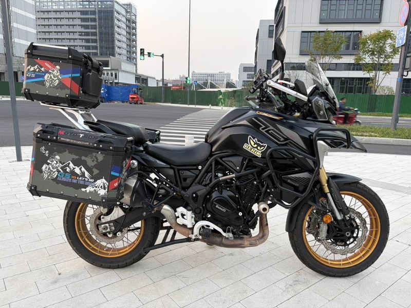 贝纳利 TRK702
