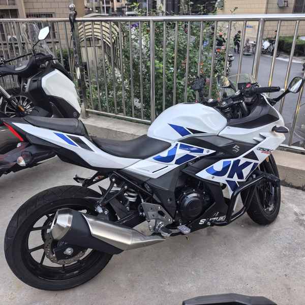豪爵铃木 GSX250R
