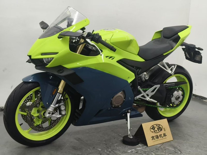 张雪机车 500RR